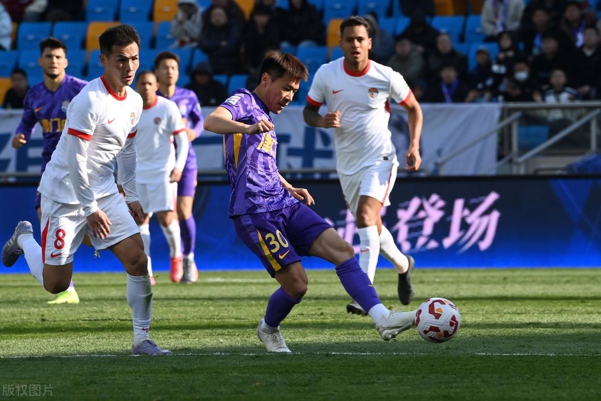 关于双线作战不利，球队主力后卫后腰双双伤愈再次上场的信息