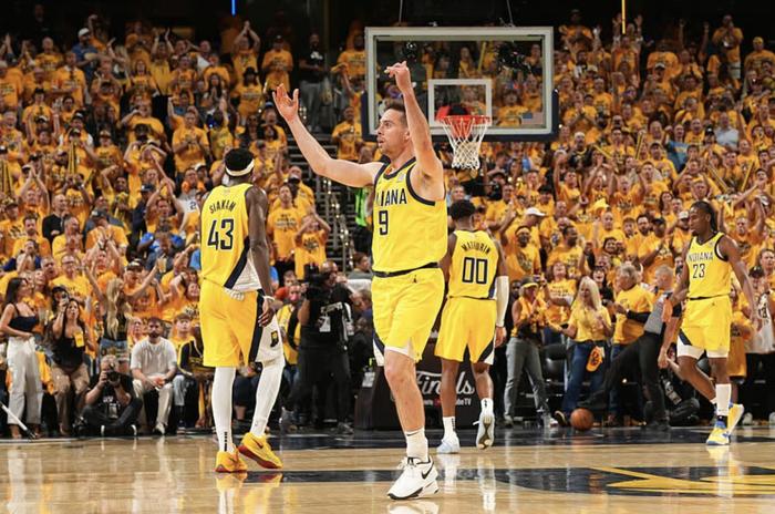 包含黄蜂大胜步行者，沃克全场分领跑全队的词条