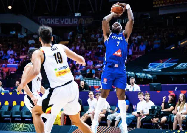 开云APP-美国男篮凭强大实力大胜法国，轻松晋级