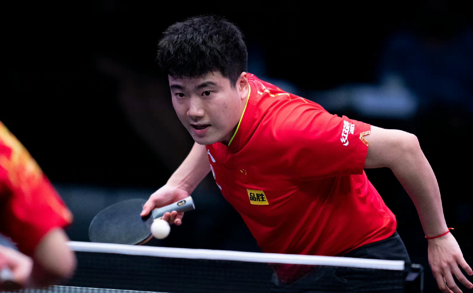 开云-包含哑铃比赛激烈对决，强者胜出的词条