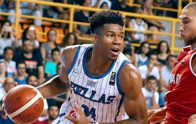 开云体育中国-加拿大男篮晋级半决赛成功