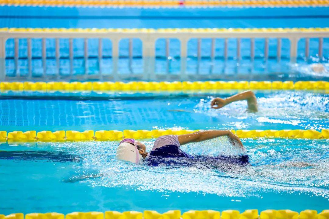 包含游泳赛场外一幕惊现选手感人背后故事的词条 包含游泳赛场外一幕惊现选手感人背后故事的词条