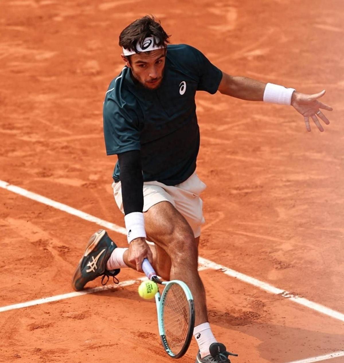 包含法国运动员精神抖擞，踏上备战征程的词条