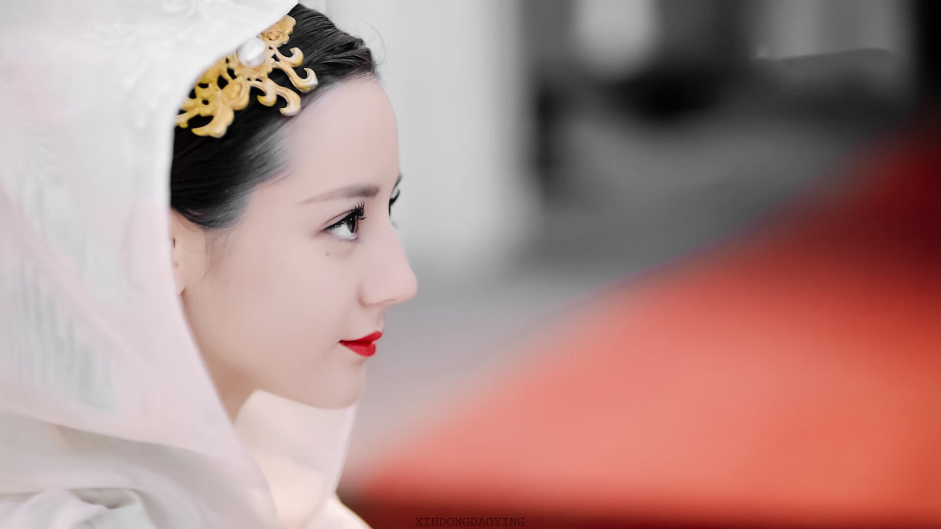 开云sport-唯一的桥梁,当伊萨克在巴格达的硝烟与基辅的烛光之间奔跑