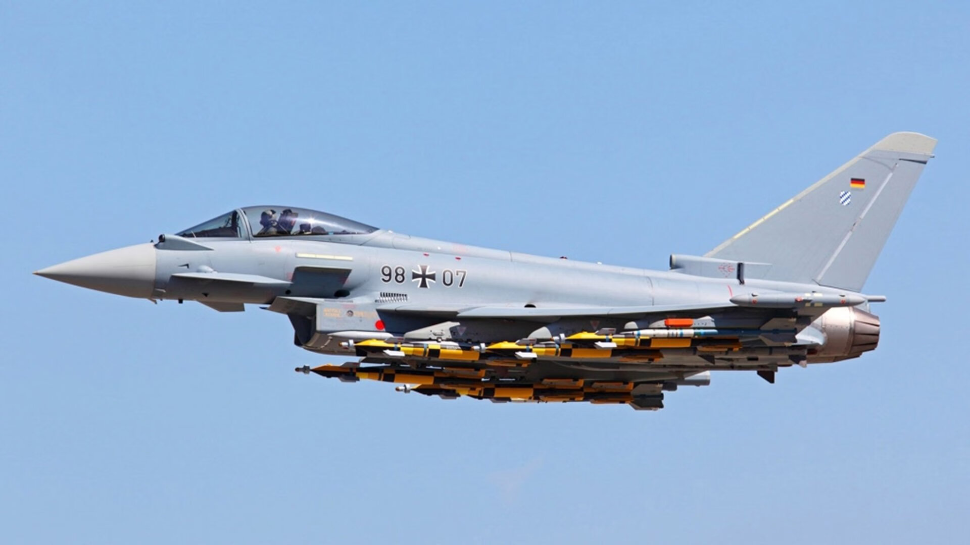 极速狂飙与数据核爆,当维斯塔潘卫冕之夜撞见杜兰特50+盛宴